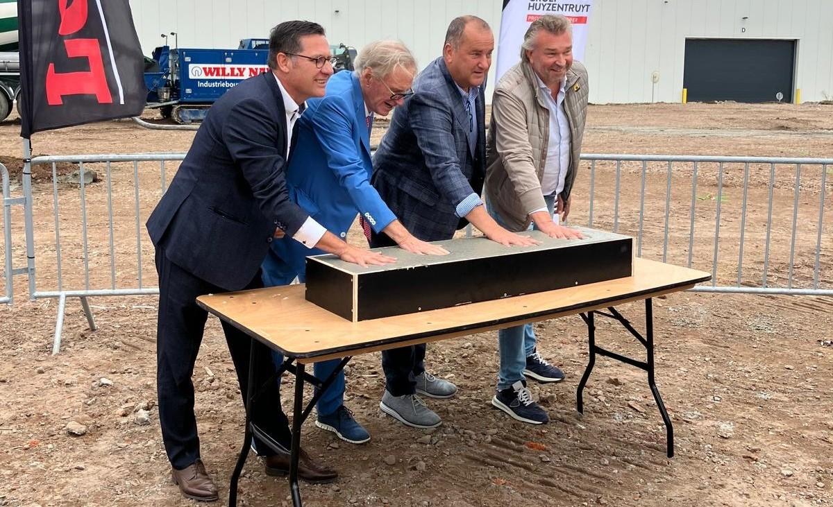 Handabdrücke in Beton